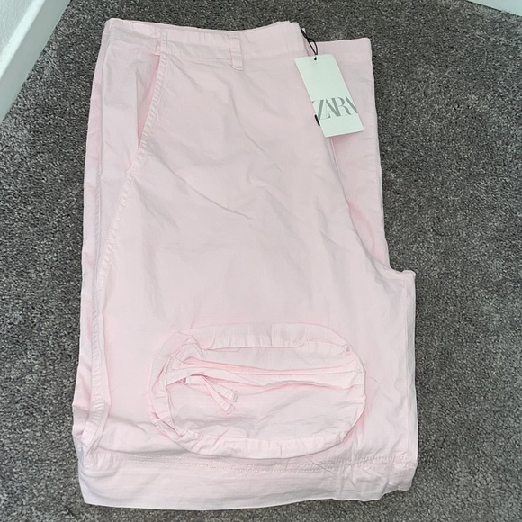 ꓜ𝖺𝑟𝒂 • Convertible Cargo Pants - Picture 3 of 3